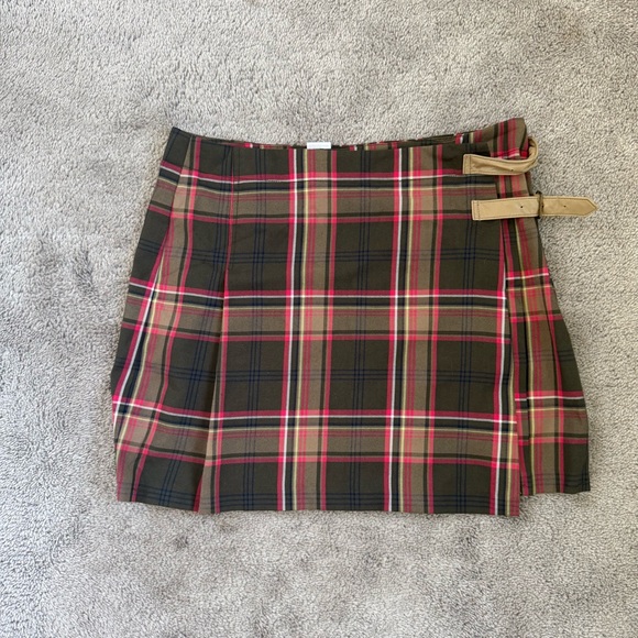 Tommy Hilfiger Dresses & Skirts - NWOT TOMMY HILFIGER PLAID OLEATED MINI SKIRT